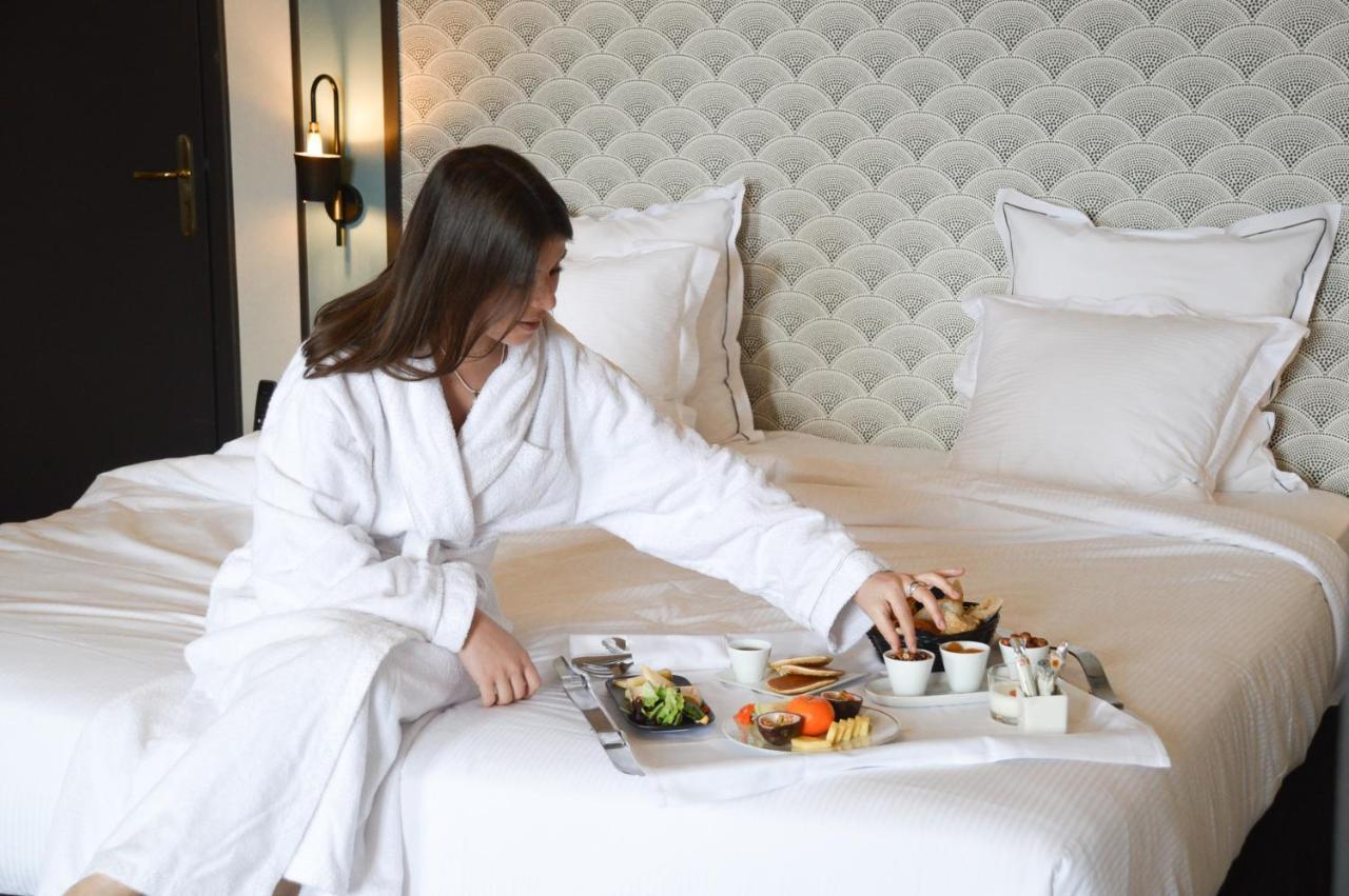 Le Palace De Menthon Экстерьер фото Room service