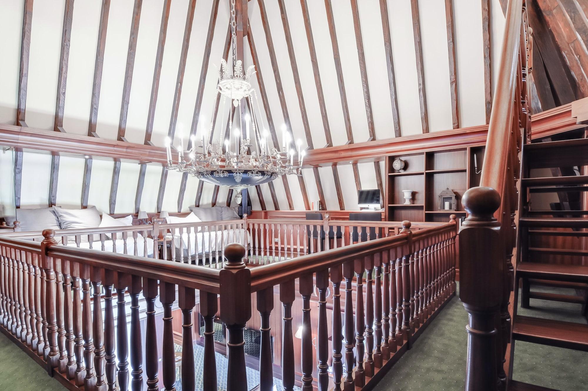 Le Palace De Menthon Экстерьер фото The interior of the house