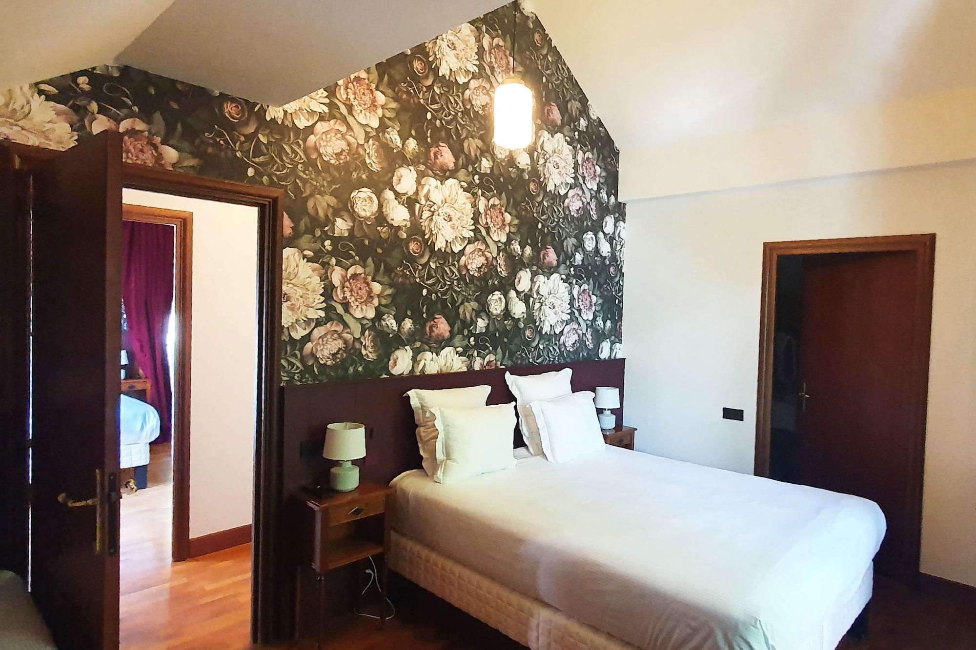 Le Palace De Menthon Экстерьер фото A bedroom at the hotel