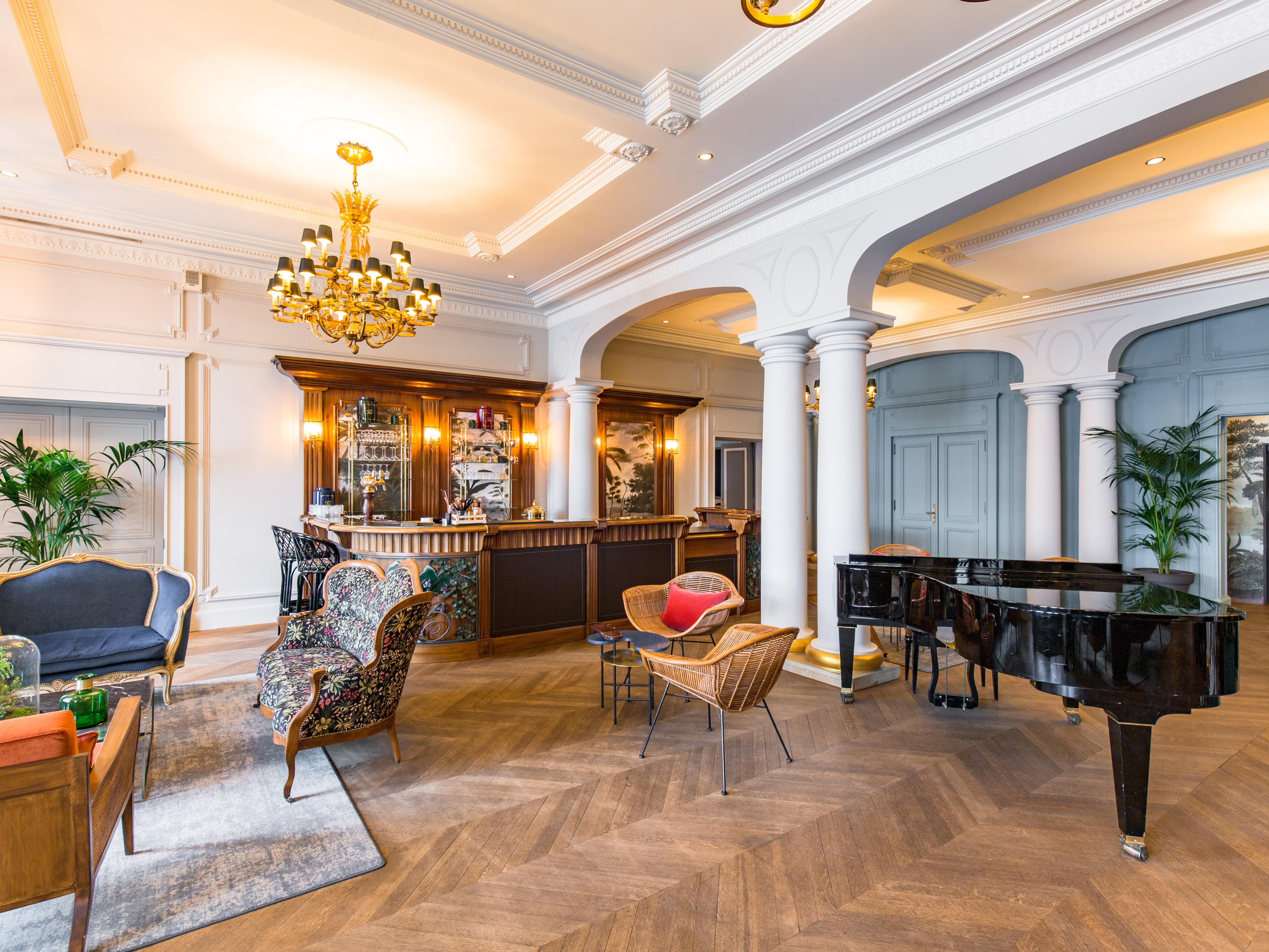 Le Palace De Menthon Экстерьер фото The interior of the hotel
