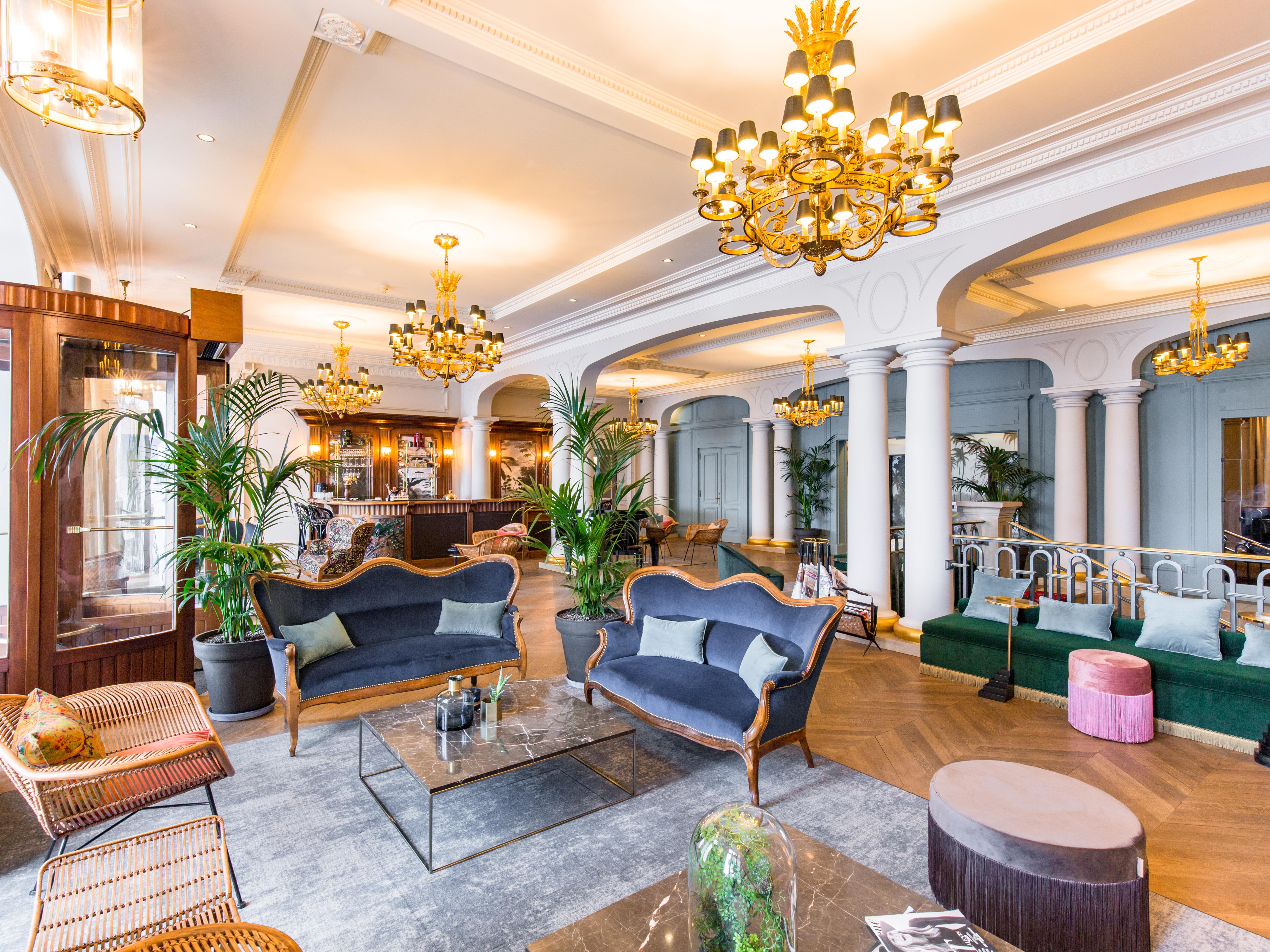 Le Palace De Menthon Экстерьер фото The lobby of the hotel