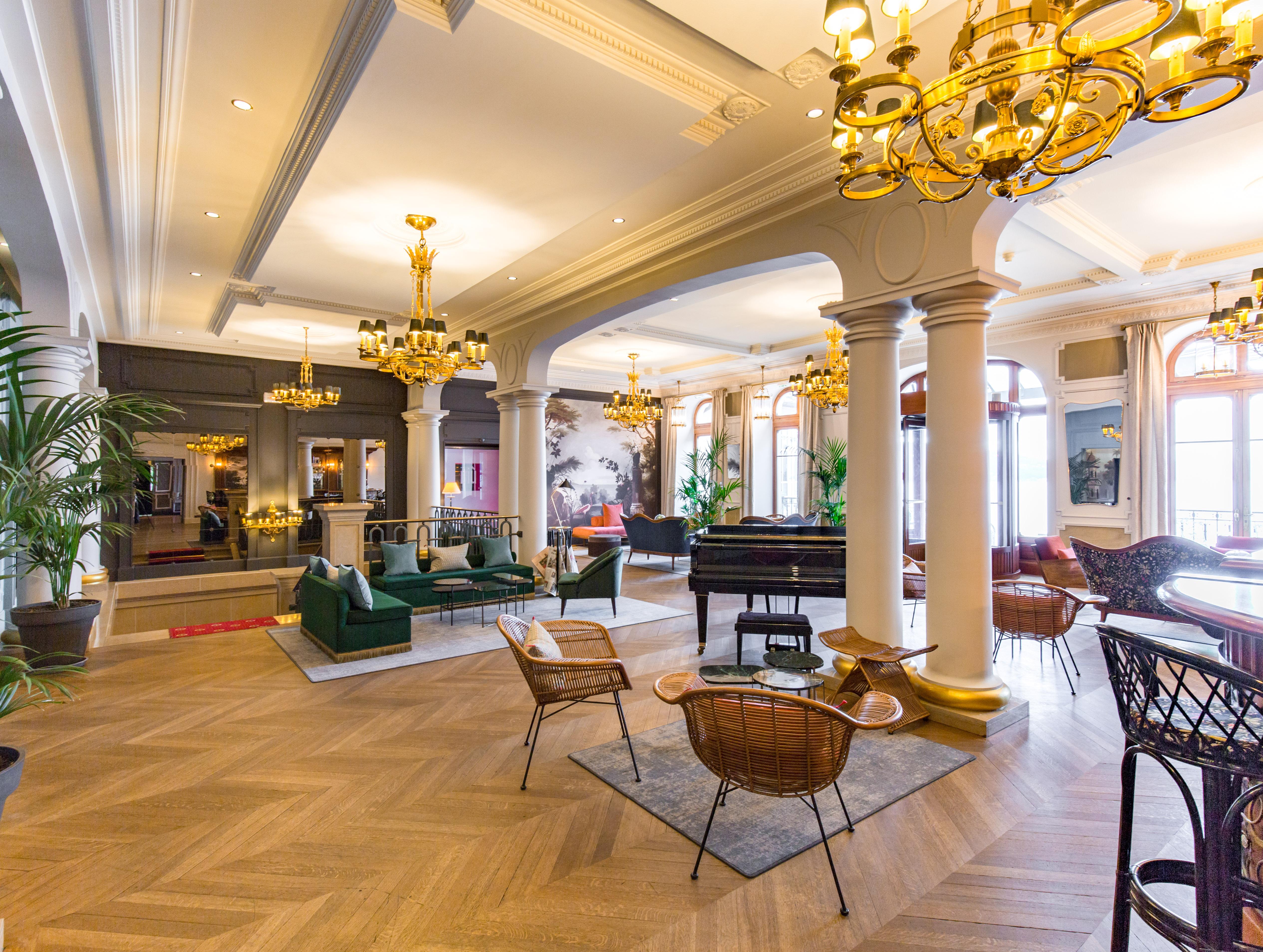 Le Palace De Menthon Экстерьер фото The lobby of the hotel