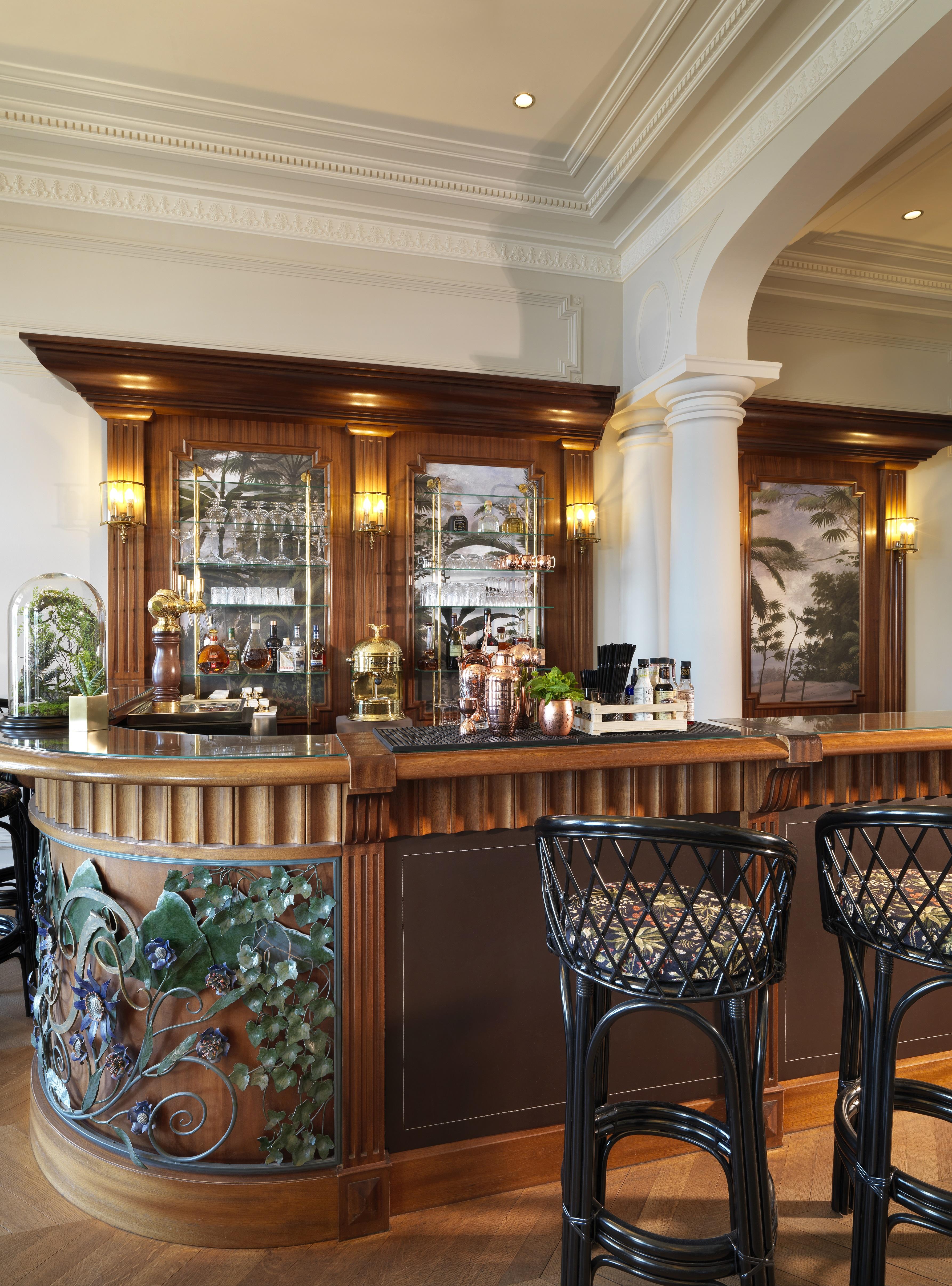 Le Palace De Menthon Экстерьер фото The bar at the hotel