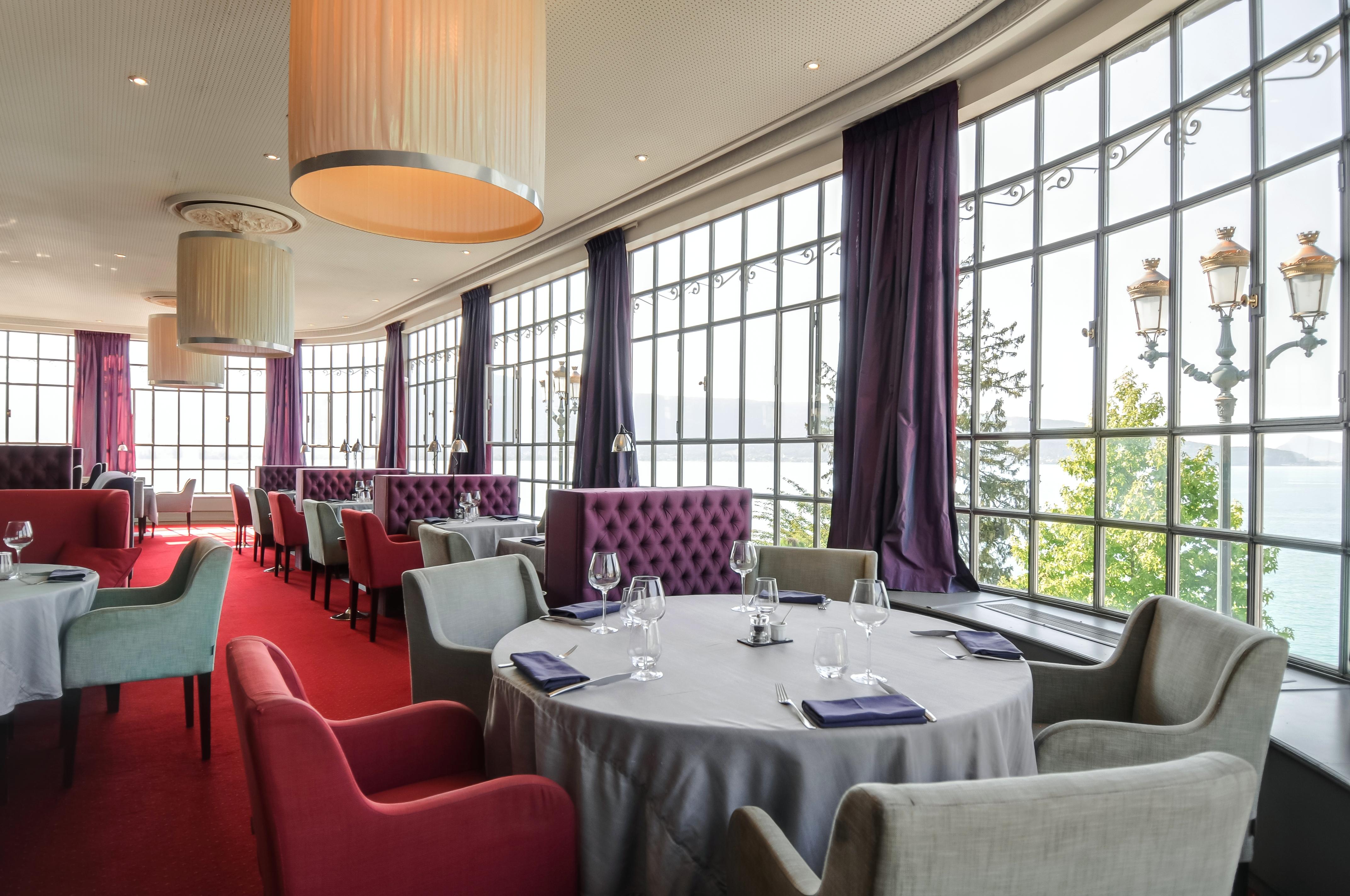 Le Palace De Menthon Экстерьер фото Restaurant