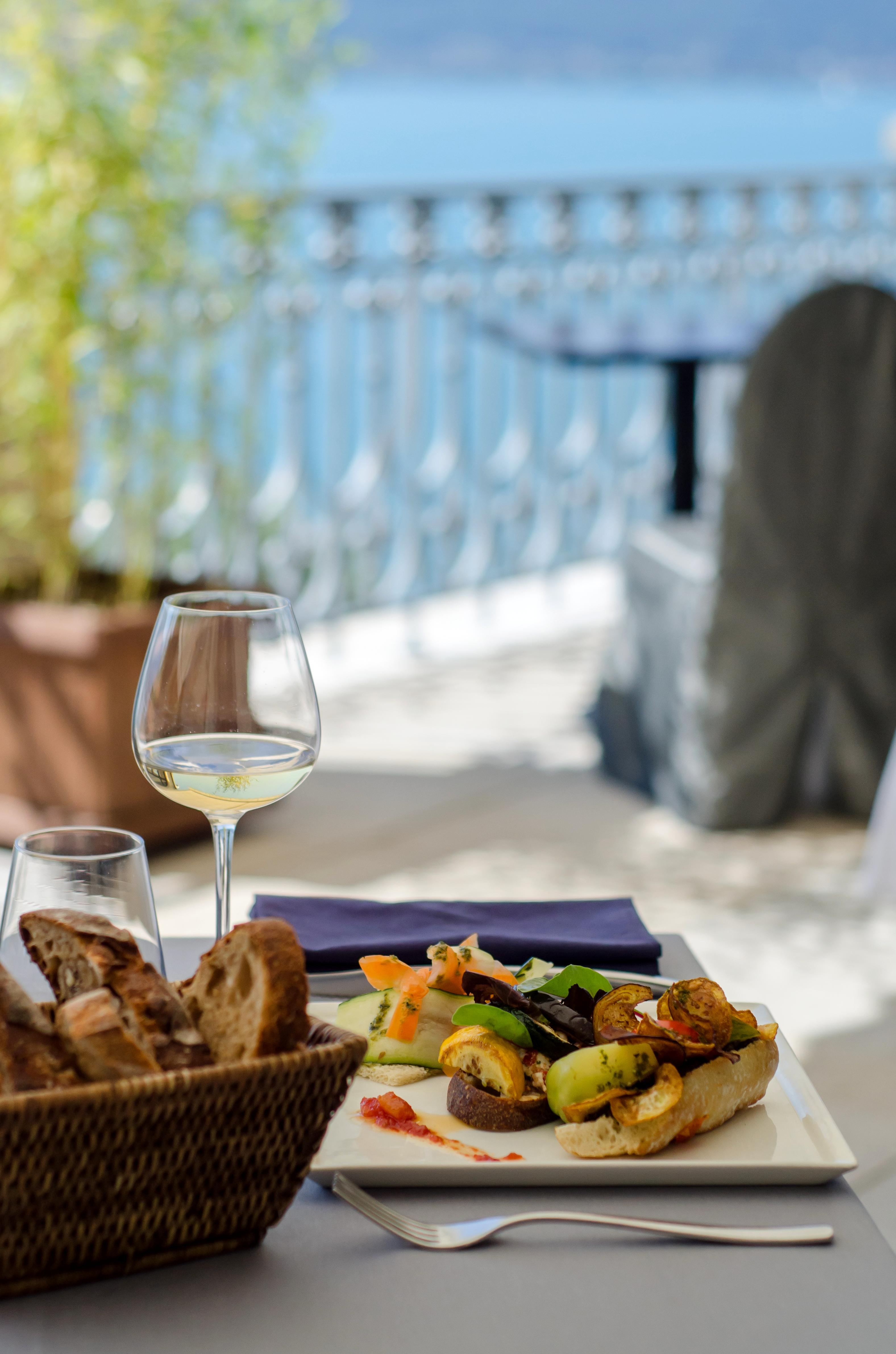 Le Palace De Menthon Экстерьер фото A glass of white wine