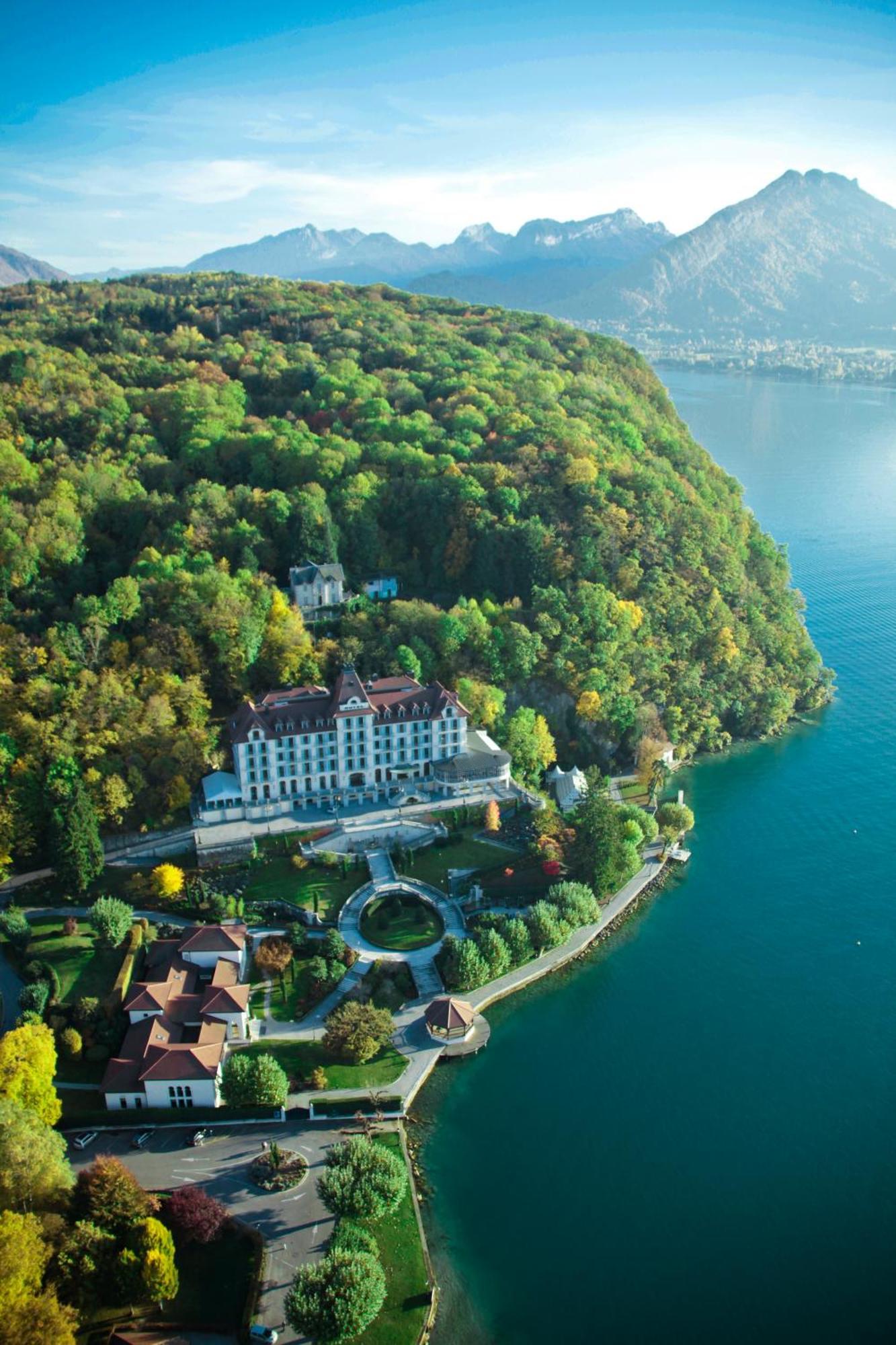 Le Palace De Menthon Экстерьер фото Aerial view