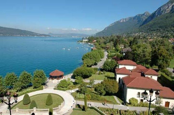 Le Palace De Menthon Экстерьер фото The lake of Annecy