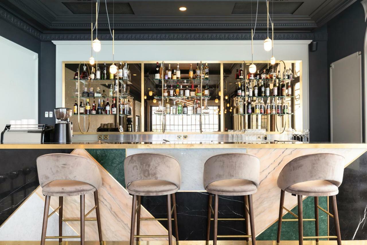 Le Palace De Menthon Экстерьер фото The bar at the 2018 edition of the World Economic Forum