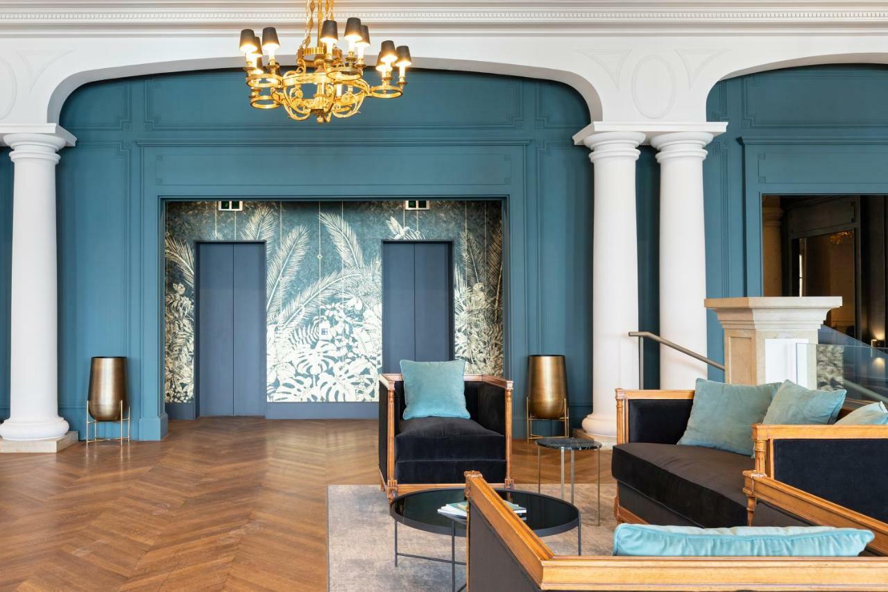 Le Palace De Menthon Экстерьер фото The lobby of the hotel
